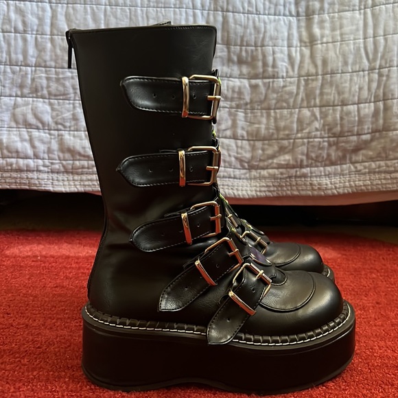 DEMONIA EMILY 330 ****SOLD***** - Picture 3 of 4